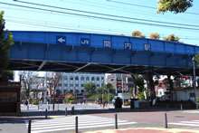 関内駅の高架下
